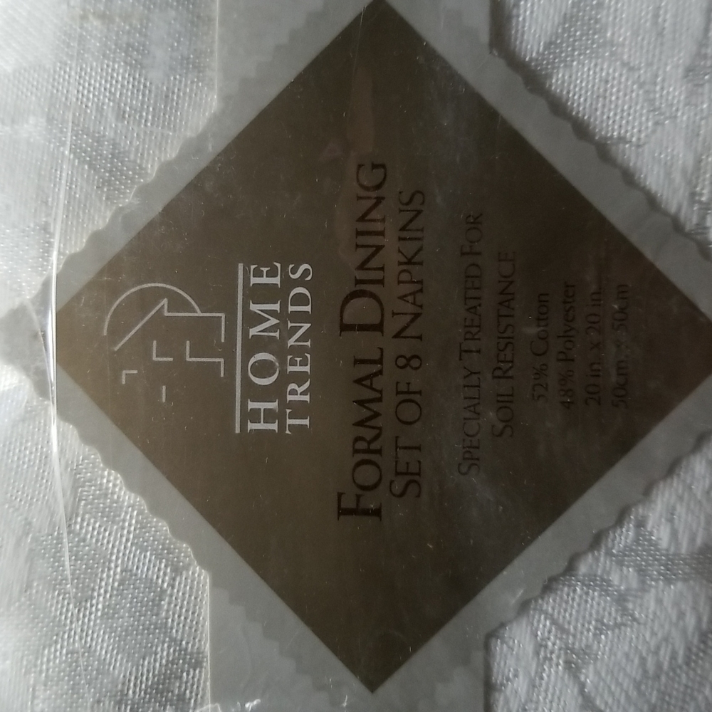 Formal Dining set of 8 Napkins New in Pkg